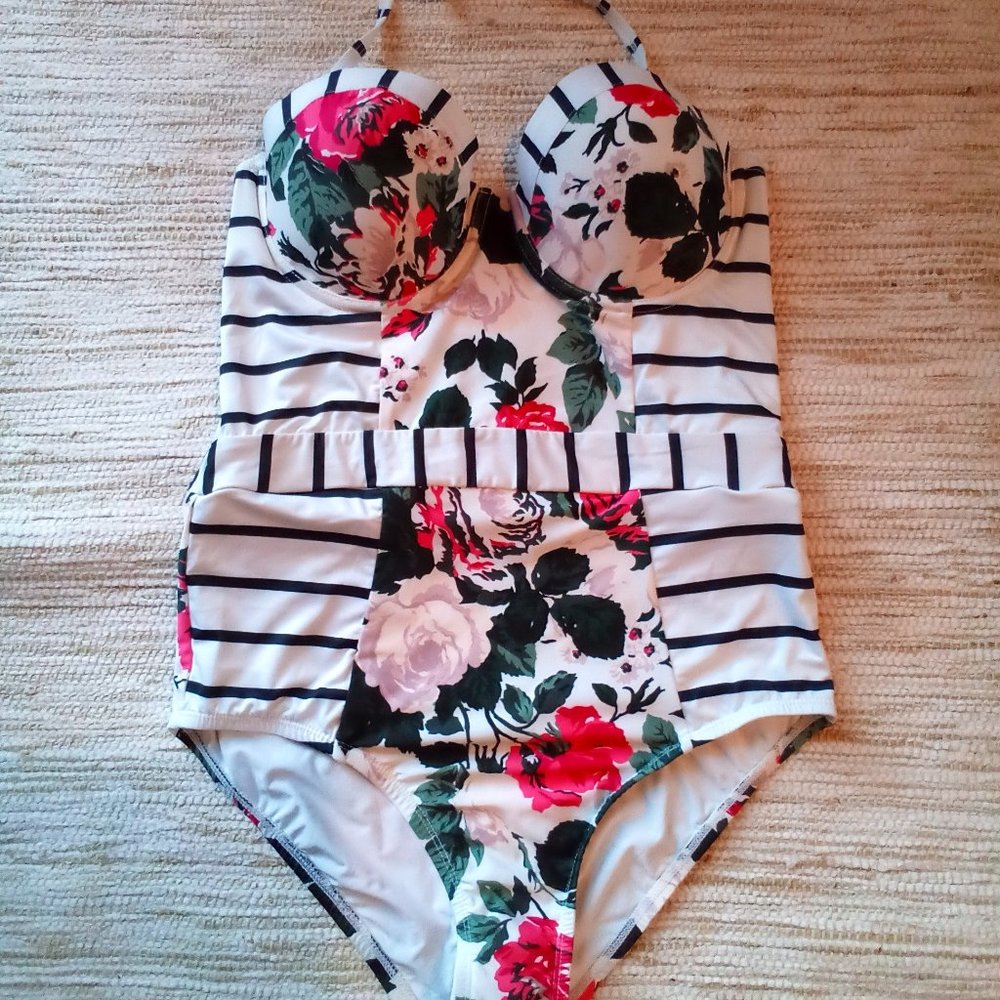 MODCLOTH ~ " The Harper" Swimsuit/ Size - Medium